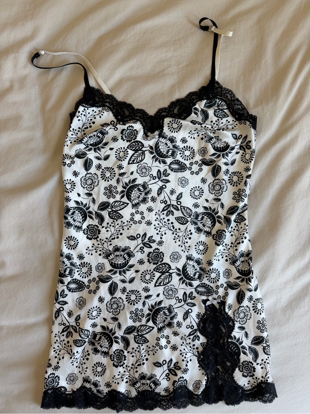 Victoria's Secret vintage Black & White Floral Lace-Trim Camisole Slip